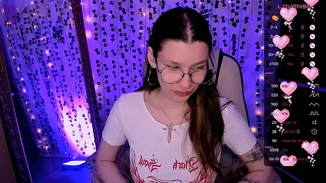 LinaBlossom  online show from 4, 4, 2026