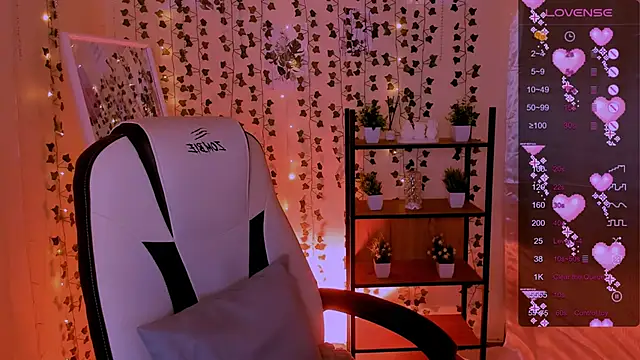 LinaBlossom  online show from 16, 4, 2026