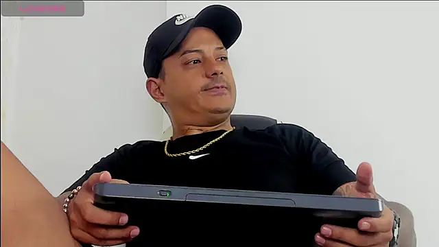 MaximoHall86 online show from 20, 10, 2025