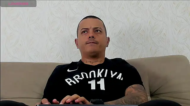 MaximoHall86 online show from 28, 10, 2025