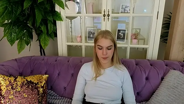 AlinaLiii online show from 9, 4, 2026