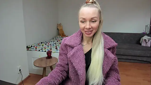 Snapshot of AlisiaCat chatting on 24, 4, 2026 AlisiaCat online show from 24, 4, 2026