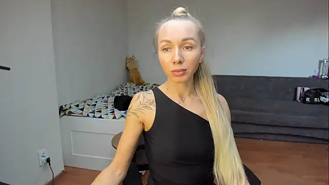 Snapshot of AlisiaCat chatting on 6, 5, 2026 AlisiaCat online show from 6, 5, 2026