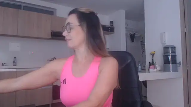 Snapshot of LovePaula chatting on 11, 3, 2026 LovePaula online show from 11, 3, 2026