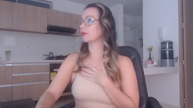 Snapshot of LovePaula chatting on 15, 3, 2026 LovePaula online show from 15, 3, 2026