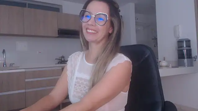 Snapshot of LovePaula chatting on 19, 3, 2026 LovePaula online show from 19, 3, 2026