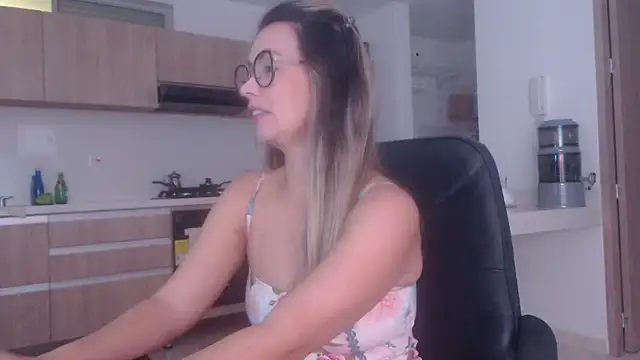 Snapshot of LovePaula chatting on 29, 3, 2026 LovePaula online show from 29, 3, 2026