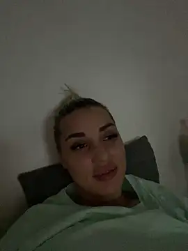 Giullyaxx online show from 15, 10, 2025