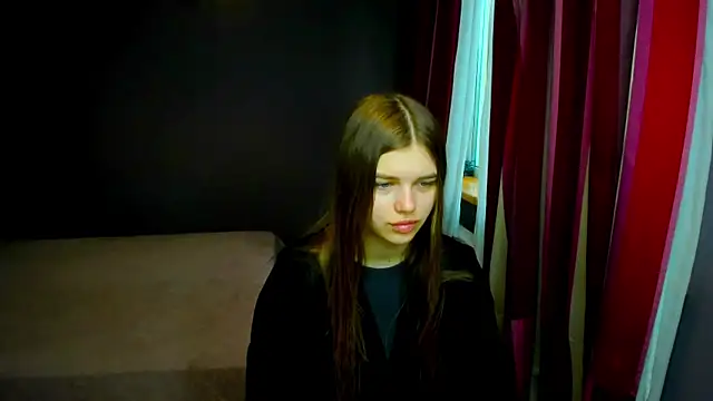 Snapshot of chatting on 11, 10, 2025 online show from 11, 10, 2025