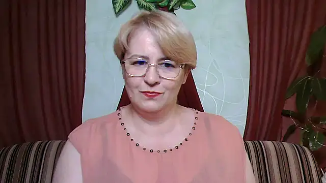 Snapshot of Selena-Velvet chatting on 5, 10, 2025 Selena-Velvet online show from 5, 10, 2025