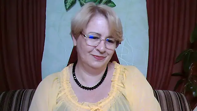 Snapshot of Selena-Velvet chatting on 8, 10, 2025 Selena-Velvet online show from 8, 10, 2025