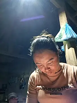 Snapshot of xuxulovezz chatting on 15, 10, 2025 xuxulovezz online show from 15, 10, 2025