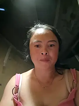 Snapshot of xuxulovezz chatting on 23, 10, 2025 xuxulovezz online show from 23, 10, 2025