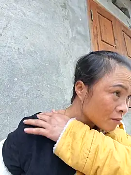 Snapshot of xuxulovezz chatting on 24, 10, 2025 xuxulovezz online show from 24, 10, 2025