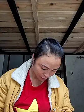 Snapshot of xuxulovezz chatting on 25, 10, 2025 xuxulovezz online show from 25, 10, 2025