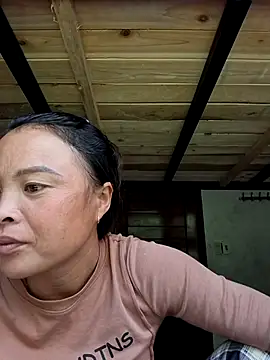 Snapshot of xuxulovezz chatting on 28, 10, 2025 xuxulovezz online show from 28, 10, 2025