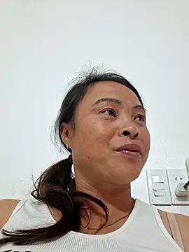 Snapshot of xuxulovezz chatting on 14, 11, 2025 xuxulovezz online show from 14, 11, 2025