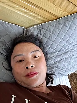 Snapshot of xuxulovezz chatting on 18, 11, 2025 xuxulovezz online show from 18, 11, 2025