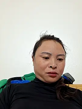 Snapshot of xuxulovezz chatting on 18, 11, 2025 xuxulovezz online show from 18, 11, 2025