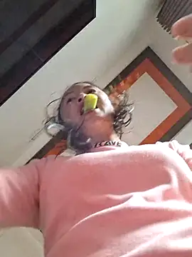 Snapshot of xuxulovezz chatting on 22, 11, 2025 xuxulovezz online show from 22, 11, 2025