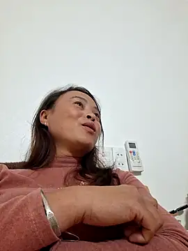 Snapshot of xuxulovezz chatting on 24, 11, 2025 xuxulovezz online show from 24, 11, 2025