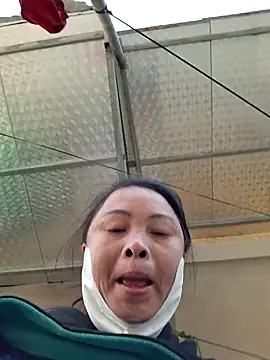 Snapshot of xuxulovezz chatting on 26, 11, 2025 xuxulovezz online show from 26, 11, 2025