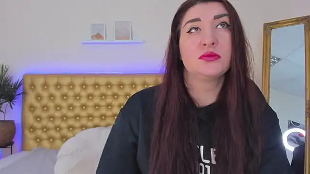 TrishaDarks online show from 7, 4, 2026