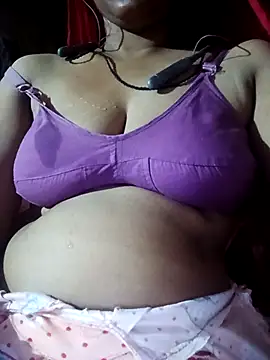 Snapshot of BHABHI_MALLU chatting on 29, 9, 2025 BHABHI MALLU online show from 29, 9, 2025