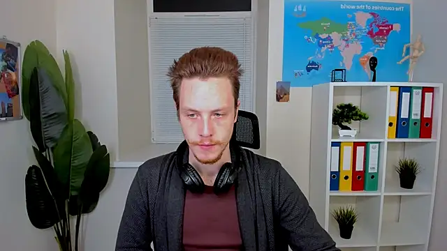 LeoMooree online show from 15, 11, 2025