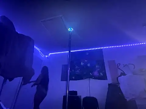 Snapshot of mrandmrs_freak chatting on 15, 10, 2025 mrandmrs freak online show from 15, 10, 2025