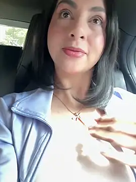 Snapshot of LlianneDiamond1 chatting on 30, 11, 2025 LlianneDiamond1 online show from 30, 11, 2025