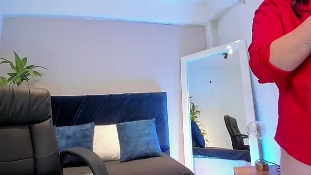 Iris Parkerr online show from 28, 10, 2025