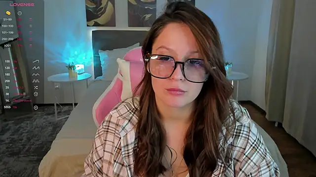 Snapshot of Kate_Lil__ chatting on 4, 10, 2025 Kate Lil online show from 4, 10, 2025