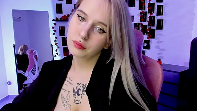 Snapshot of IngannaMorte chatting on 4, 10, 2025 IngannaMorte online show from 4, 10, 2025