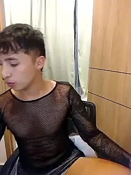 Snapshot of Cristhofher-13102 chatting on 15, 11, 2025 Cristhofher-13102 online show from 15, 11, 2025