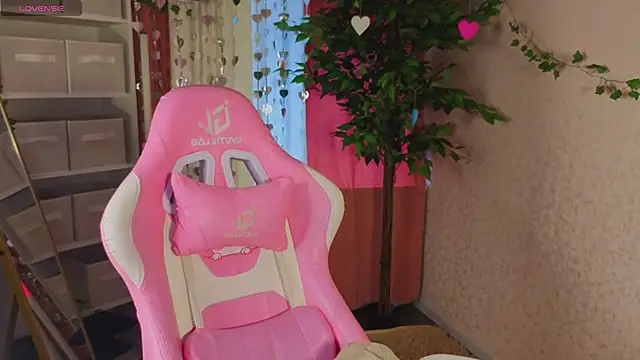 Al1ice Moures online show from 5, 2, 2026