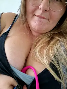 Snapshot of HornyBella88 chatting on 5, 10, 2025 HornyBella88 online show from 5, 10, 2025