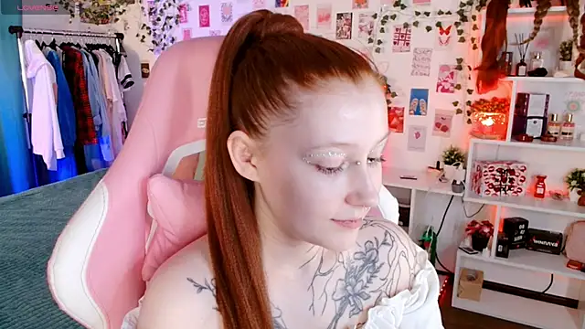 Ayla Hicks online show from 18, 11, 2025