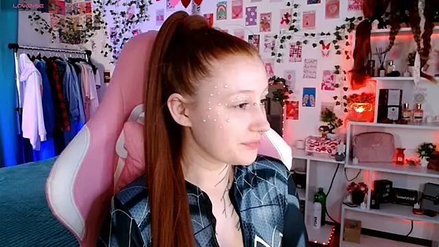 Ayla Hicks online show from 21, 11, 2025