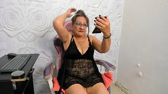 Snapshot of HotNana4U chatting on 30, 9, 2025 HotNana4U online show from 30, 9, 2025