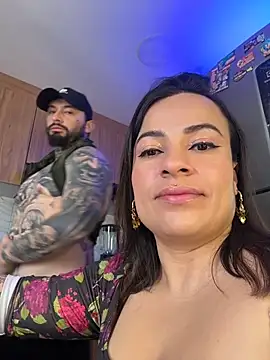 Snapshot of liz_and_thiago chatting on 10, 7, 2026 liz and thiago online show from 10, 7, 2026