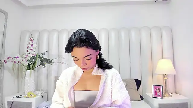 AriaBelles online show from 9, 11, 2025