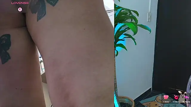 Snapshot of Hinata_21_ chatting on 18, 10, 2025 Hinata 21  online show from 18, 10, 2025