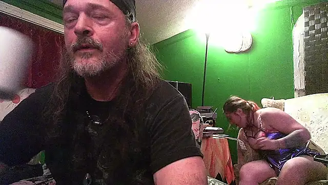 Snapshot of HippieDad333 chatting on 14, 4, 2026 HippieDad333 online show from 14, 4, 2026