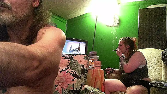 Snapshot of HippieDad333 chatting on 15, 4, 2026 HippieDad333 online show from 15, 4, 2026