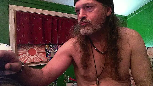 Snapshot of HippieDad333 chatting on 20, 4, 2026 HippieDad333 online show from 20, 4, 2026