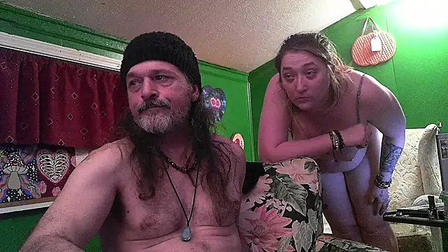 Snapshot of HippieDad333 chatting on 21, 4, 2026 HippieDad333 online show from 21, 4, 2026