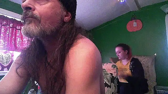 Snapshot of HippieDad333 chatting on 26, 4, 2026 HippieDad333 online show from 26, 4, 2026