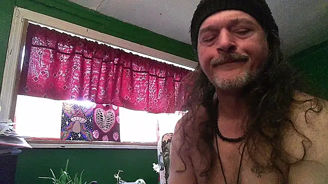 Snapshot of HippieDad333 chatting on 1, 5, 2026 HippieDad333 online show from 1, 5, 2026