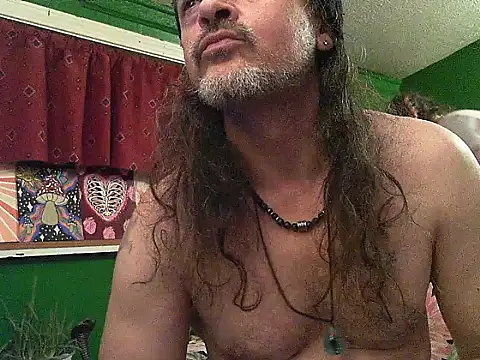 Snapshot of HippieDad333 chatting on 7, 5, 2026 HippieDad333 online show from 7, 5, 2026